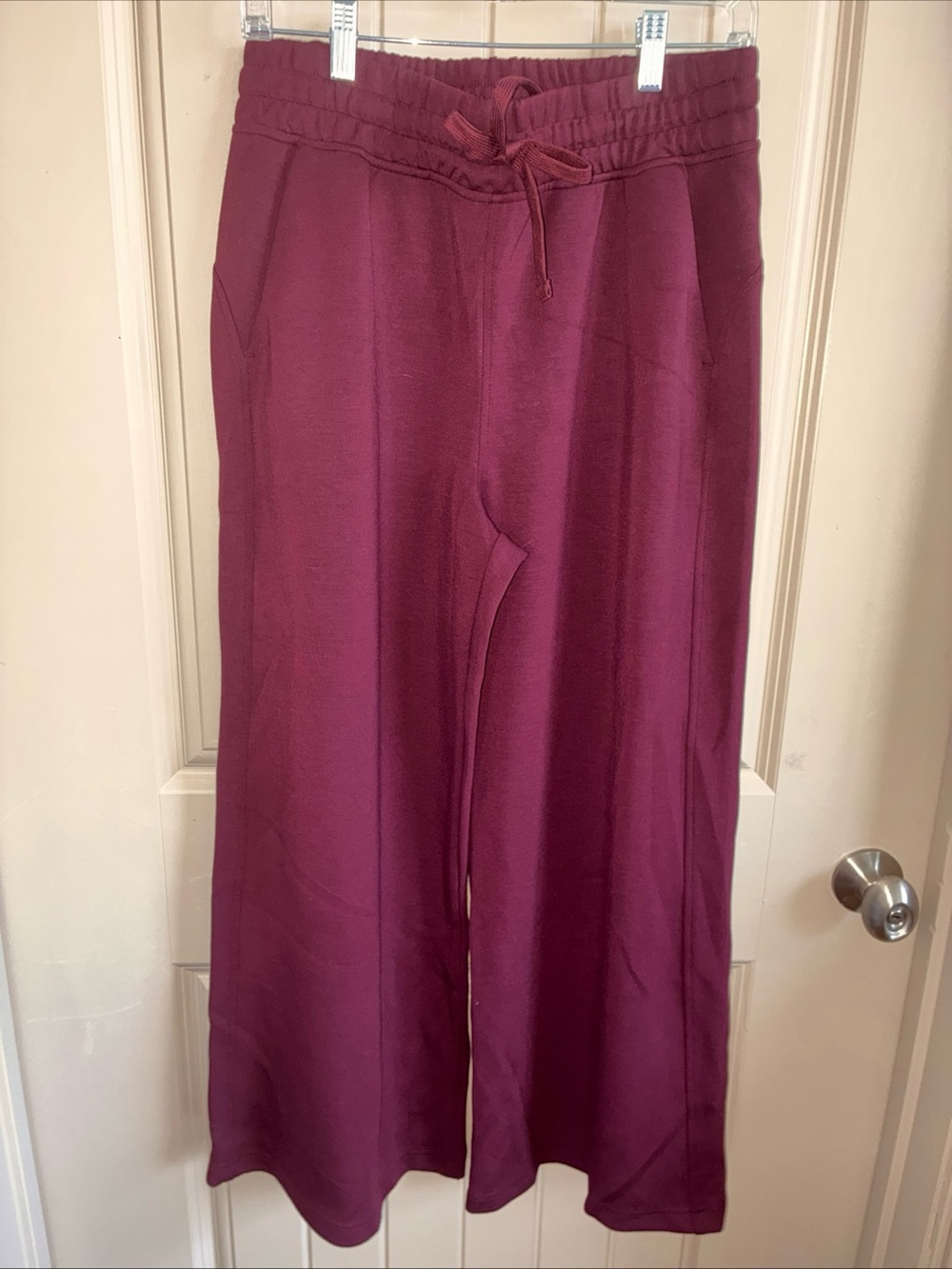 Relaxed Wide-Leg Pull-On Pants in Wine